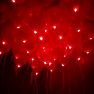Красные светящиеся шары на 14 февраля