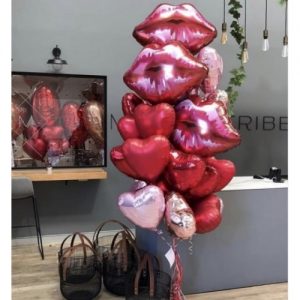Композиция из шаров "Губы и сердца" 20 шт