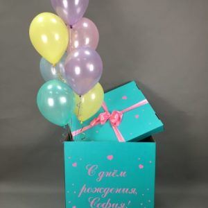 Бирюзовая коробка и перламутровые шарики,7шт